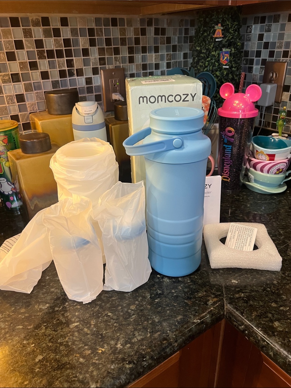Momcozy 22oz Portable Breast Milk Cooler for Outdoor, Travel, 24hr cooling -Blue